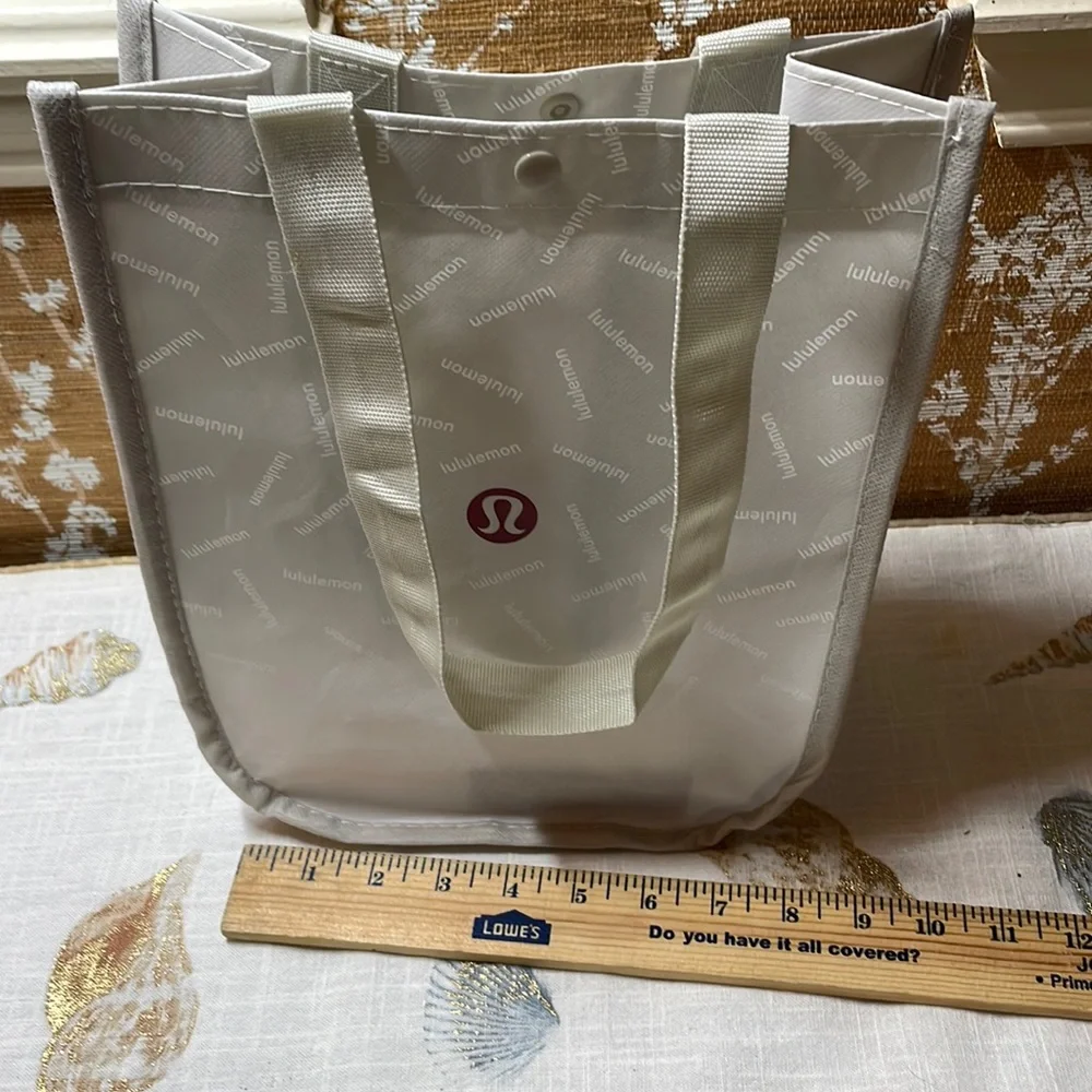 lululemon shopping tote